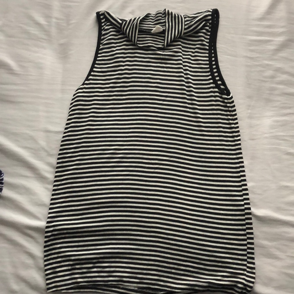 GAP Sleeveless Turtleneck
